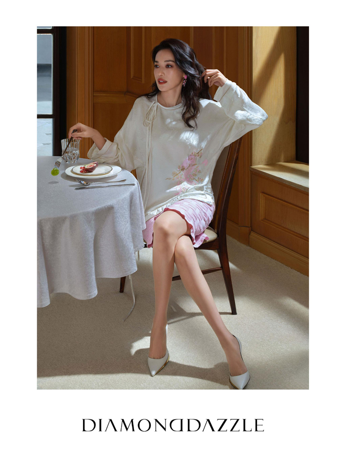 地素时尚集团发布全新春季广告大片 感触春之韵律，浸润灵动之美